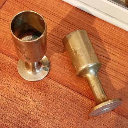 Deux calices avec une jolie patine ancienne de dimension 13,5x4,5cm, années 60-70