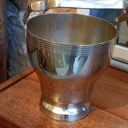 Un Petit Seau en métal doré, 14x13x9 cm VENDU