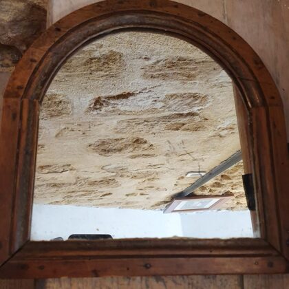 Petit miroir arrondi belle patine panneauté de bois au verso 25x25 cm VENDU